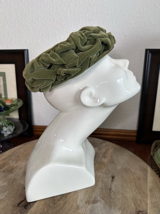 Vintage Jacobson\'s Olive Green Velvet Ruffled Cloche/Pillbox Hat main image 9